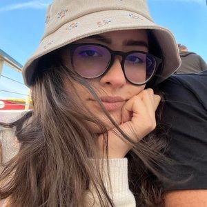 Meet your Posher, Laura